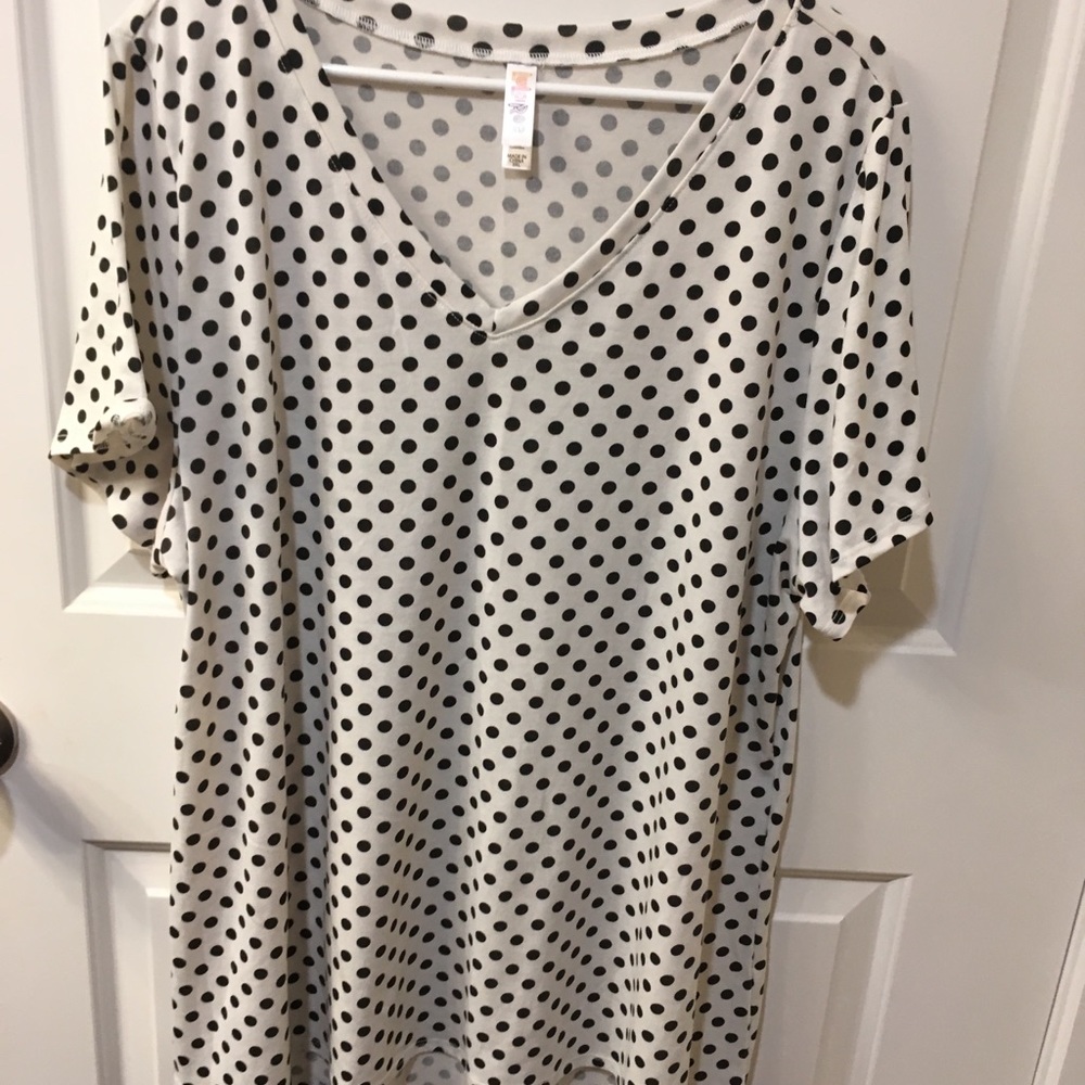 NWOT 3xl Christy tee- Lularoe- polka dots